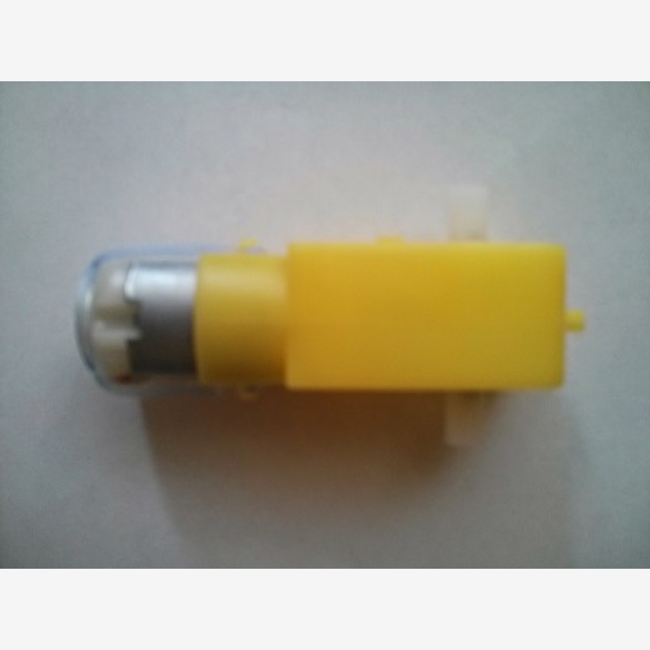 Winkelgetriebemotor mit 2 Ausgängen 6V, 95/Umdr./min., 1:120! Winkelgetriebemotor mit 2 Ausgängen 6V, 95/Umdr./min., 1:120!