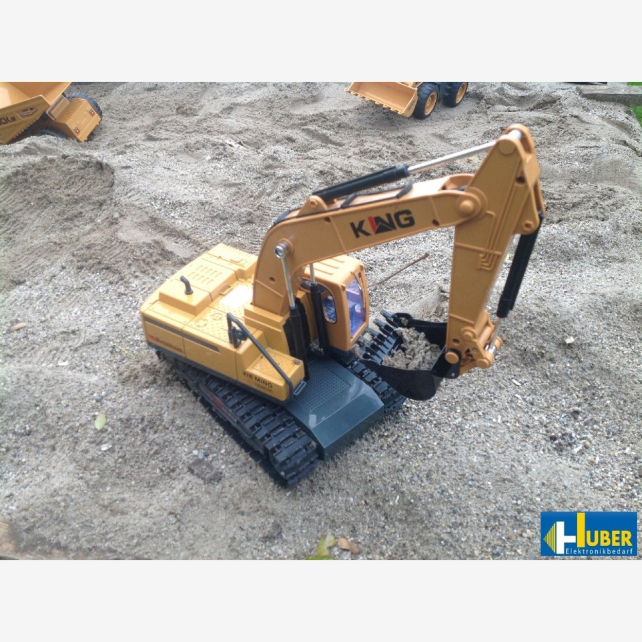 Ferngesteuerter Ketten-Bagger mit Licht & Sound, Metall-Teile und vieles mehr! Ferngesteuerter Ketten-Bagger mit Licht & Sound, Metall-Teile und vieles mehr!
